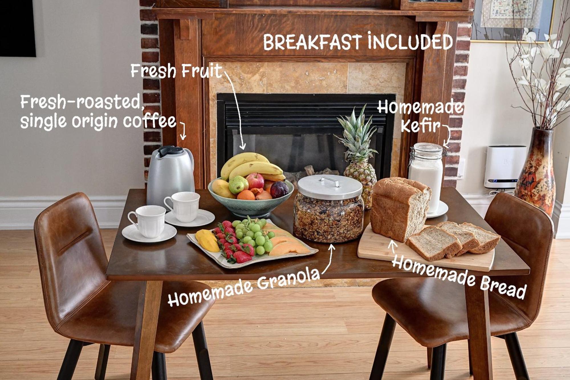 Welcome Home! Acores Bed & Breakfast 토론토 외부 사진